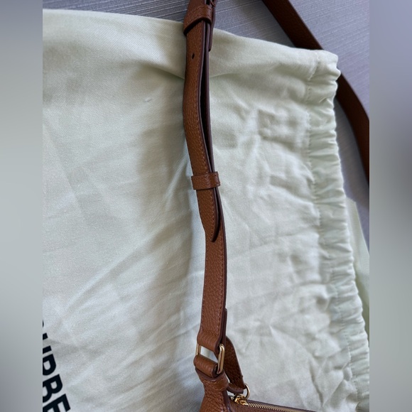 Burberry Tan Leather Shoulder Bag - Picture 4 of 9